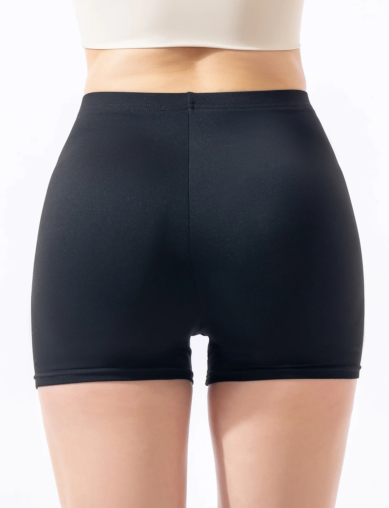 Shorts pretos para mulheres usarem como roupa externa no verão. Cintura alta, elástico apertado e à prova de vazamentos, modelo hot pants de perna larga.