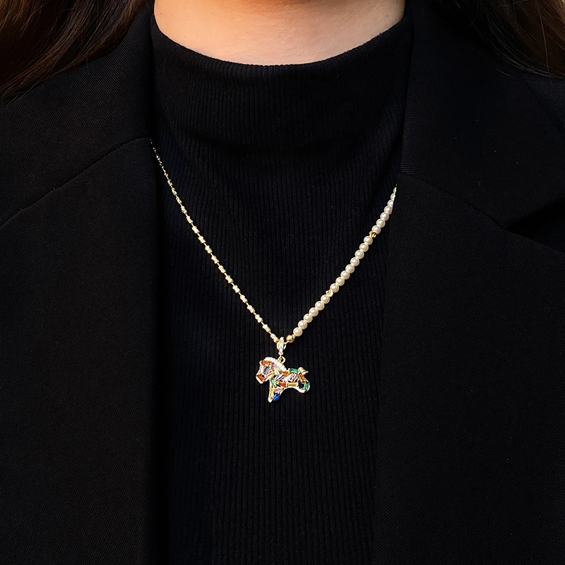 Bunte Zirkon-Pony-Anhänger-Halskette für Damen, Perlen-Metall-Spleißkette, leichter Luxus-Schmuckset, trendiges Schlüsselbein-Accessoire – Detail 6