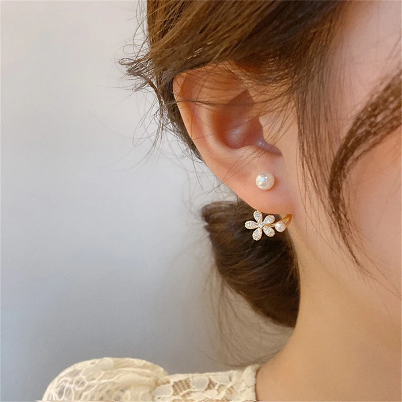 1Pair Korean Imitation Pearl Flower Stud Earrings Crystal Elegant Jewelry Fish Tail Earrings With Pearl Four Claw Earrings Gift