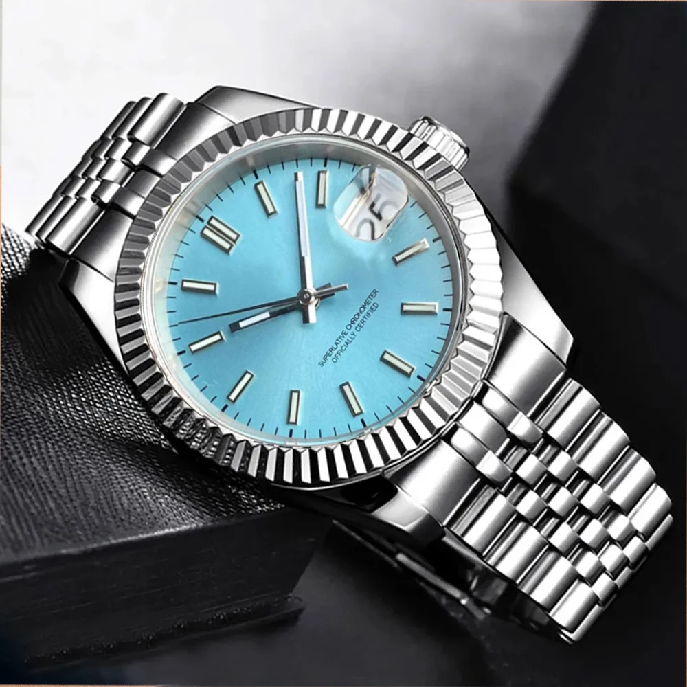 

Мужские часы Tandorio 36 мм 39 мм с циферблатом Sunburst Black Pink Ice Blue, светящимся в темноте, водонепроницаемостью 200 м, автоматическим механизмом NH35, стальным браслетом и сапфировым стеклом.