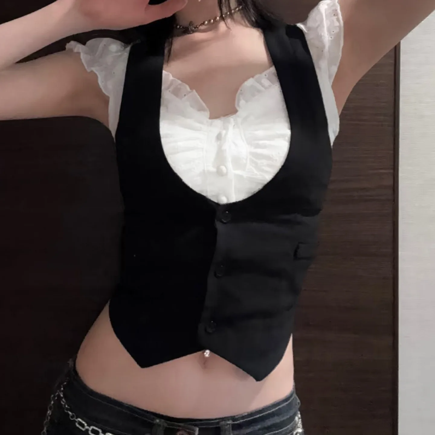 

2025 New Women Fashion College Style Layered Vest Lace Trim Slim Fit Short Sleeve T Shirt Fake Two Piece