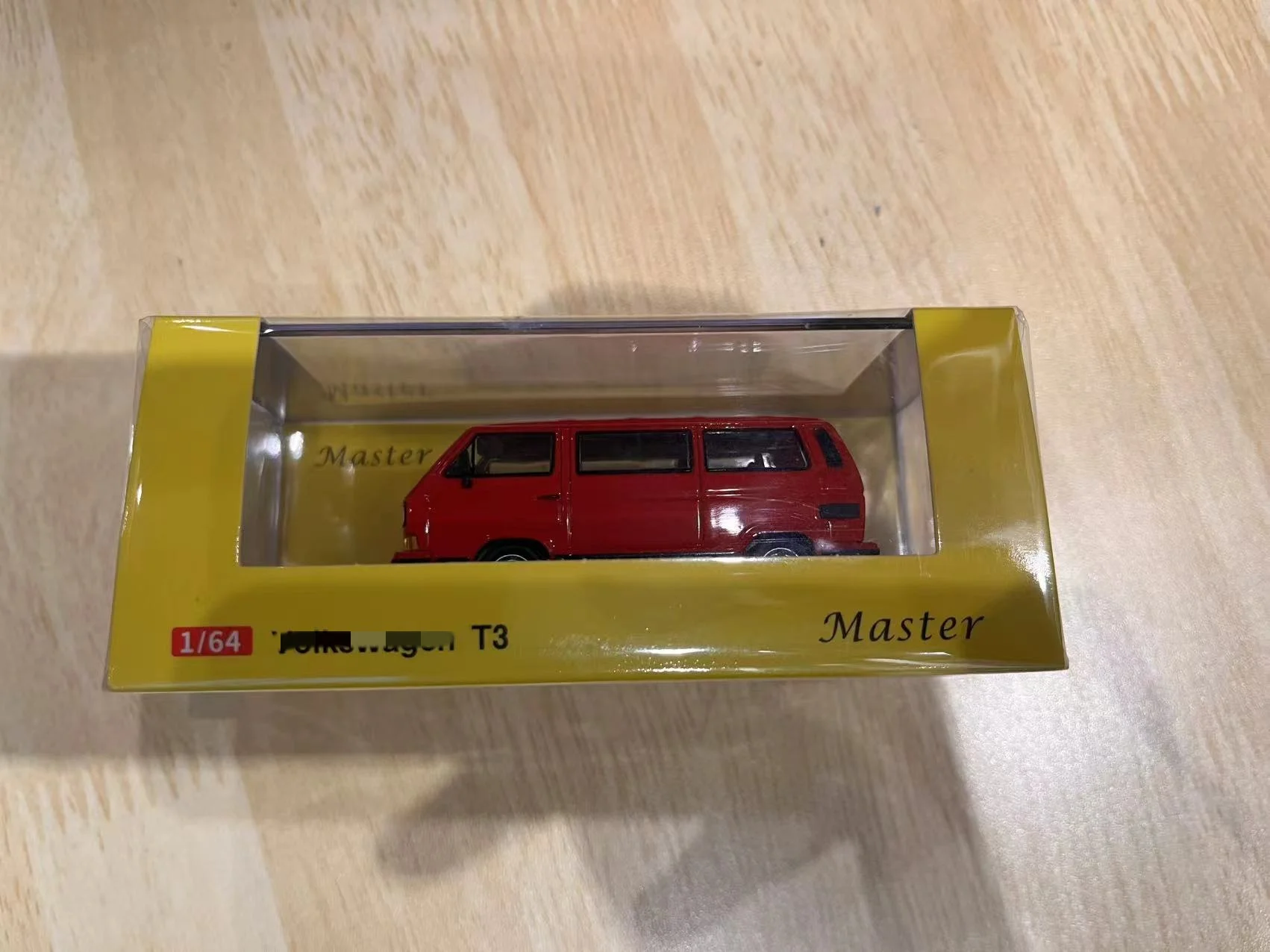 

Модель автомобиля Master 1:64 T3 Van Multivan Red 1985 B32 1985.