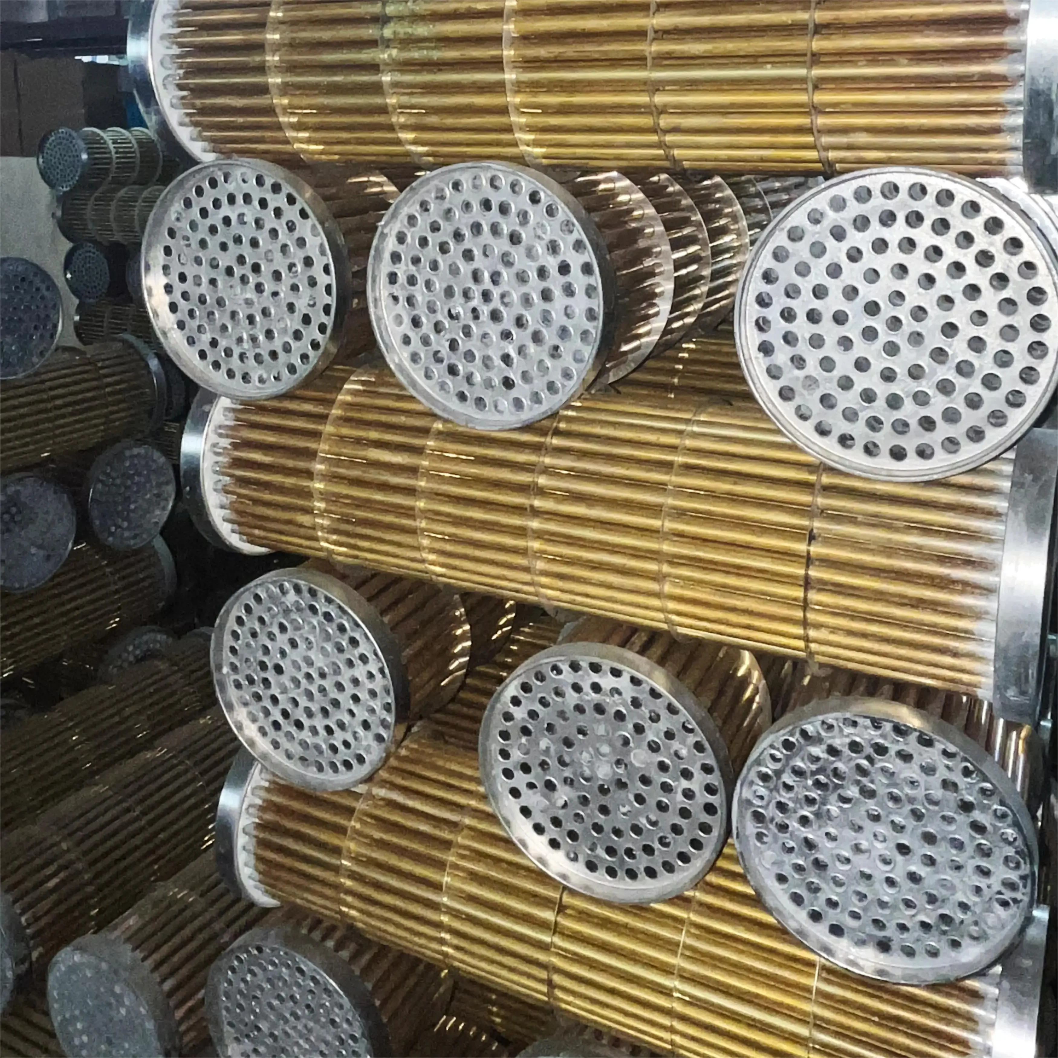 CH900 مصنع معدات القوارب البحرية البحرية مبادل حراري مبرد زيت التوربينات الأساسية للقارب