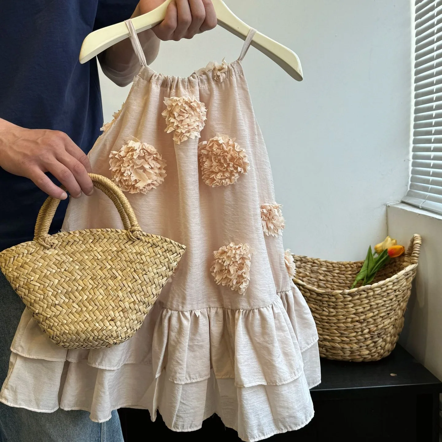 

2025 Summer Girls' Dress Summer Dress Three Dimensional Flower Splicing Strap Fashion Style Dress Baby Girl Clothes