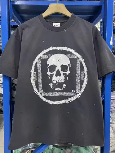 Camiseta Unissex Estilo Universitário Desbotada com Estampa de Letras, Manga Curta, Gola Redonda, Algodão Desgastado, Moderna...