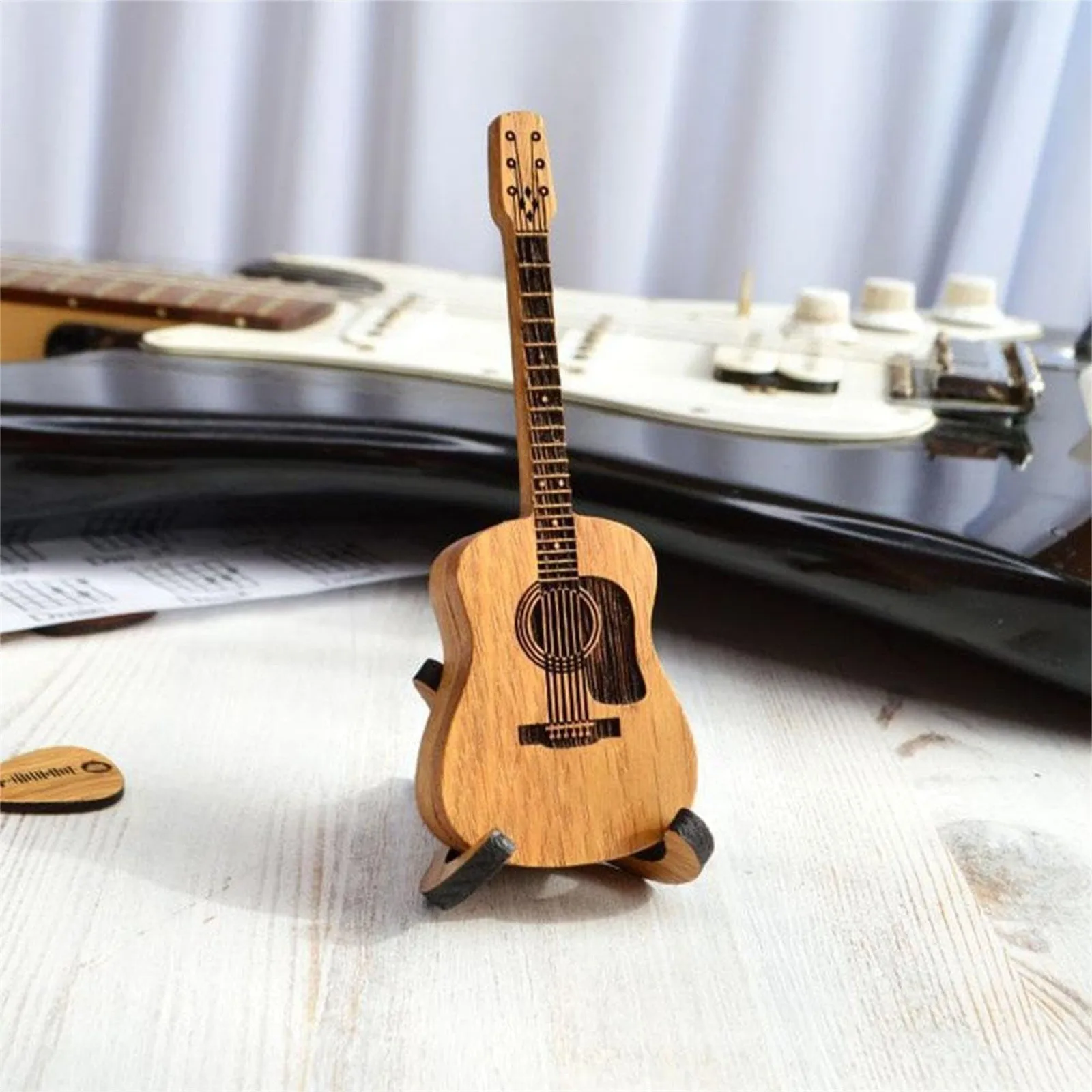 Holz-Pickbox für Akustikgitarre mit Ständer und 3-teiligen Plektren, gravierter Gitarren-Picks-Halter, Retro-Koffer, Musik-Geschenk-Plektrum-Koffer