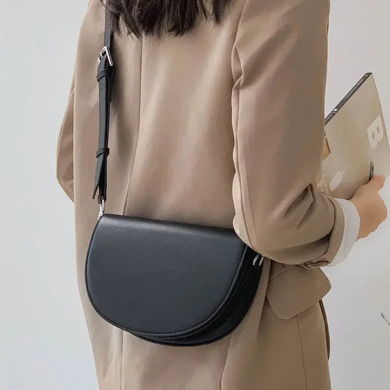 Bolsa de ombro de couro para mulheres, bolsa crossbody simples, bolsa retrô de cor sólida, bolsa designer de alta qualidade, nova