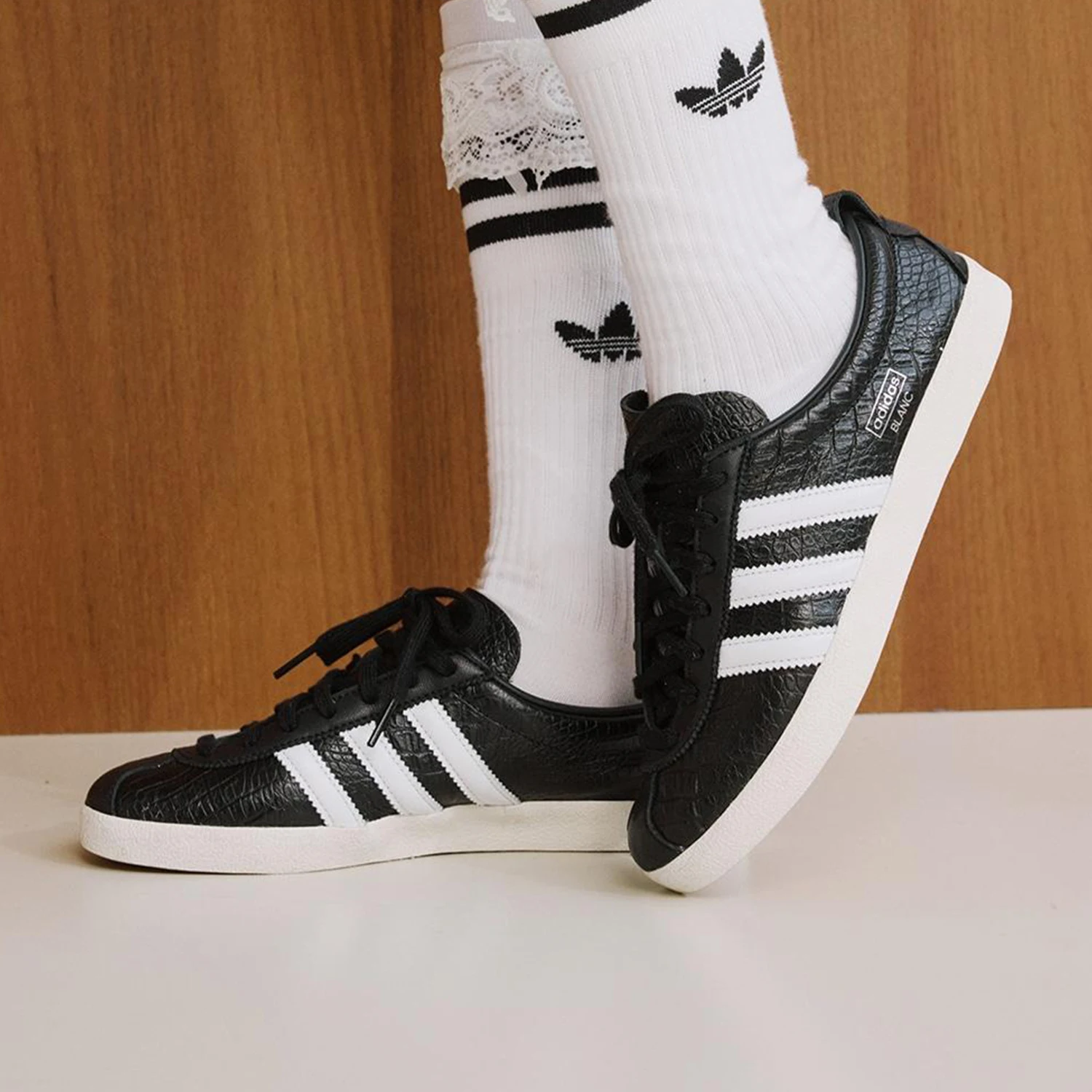 Adidas Authentic Three Leaves Women's Lightweight Fashion Classic Casual Sneakers JH8040