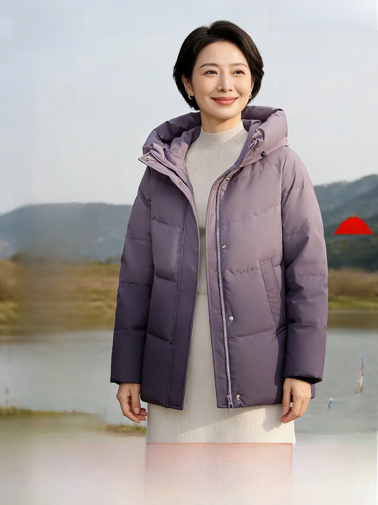 

Новая женская утепленная куртка Snowy Flight 2026 Spring для мам, мягкая, цвета бобовой пасты, простая, универсальная, теплая, с капюшоном, на пуху.