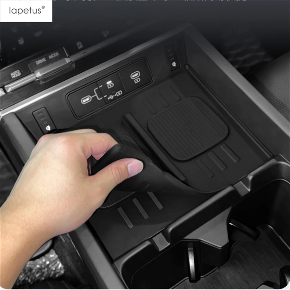 

For Hyundai Santa Fe 2024 2025 Silica Gel Anti-Skid Pad Central Control Phone Wireless Charging Pad Anti-Slip Mat Accessories