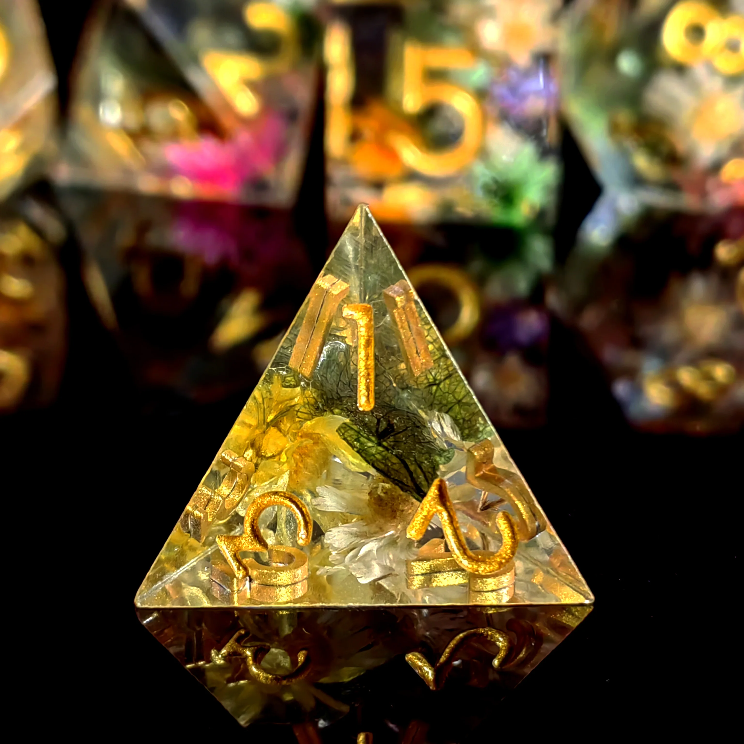 7-Piece Resin DnD Dice Set with Dried Flowers, Handmade Transparent Polyhedral Dice for Dungeons and Dragons, RPG Tabletop Games