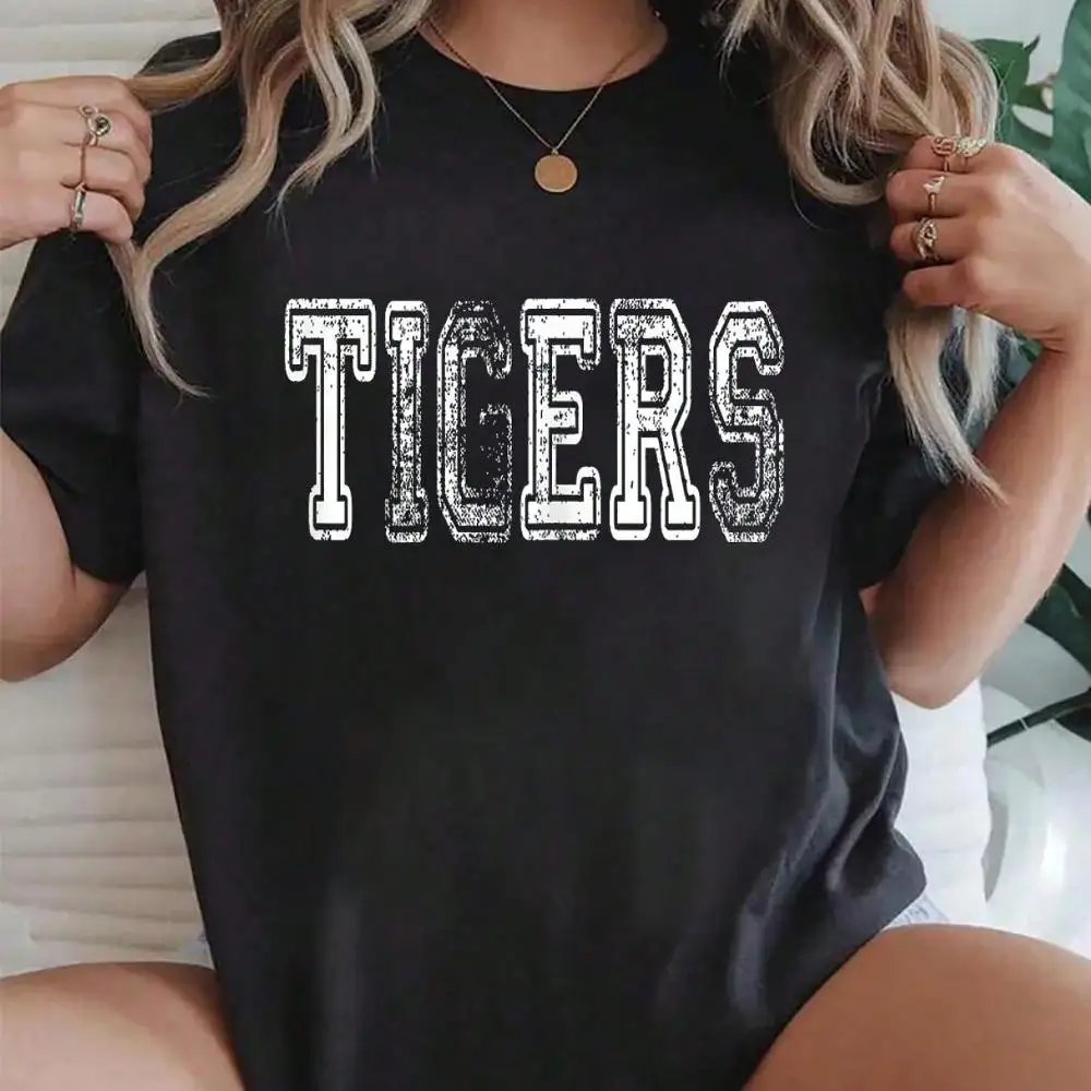 Tigers Mascot Distressed Vintage School Sports Name Fan Printed T-Shirt, Short-Sleeved Crew Neck Casual Top, Suitable For All Seasons, Women s Wear