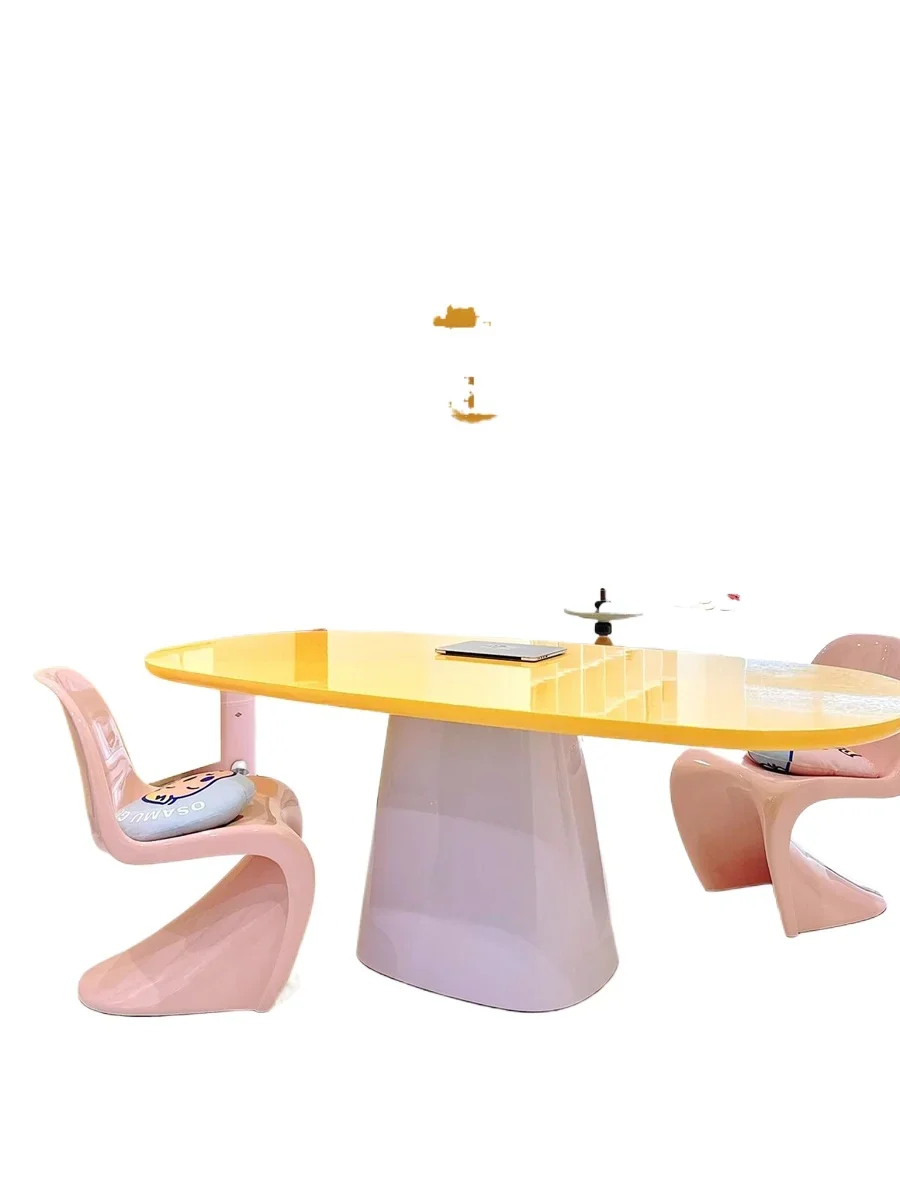 

rectangular, painted surface, large and small apartment, simple wind workbench