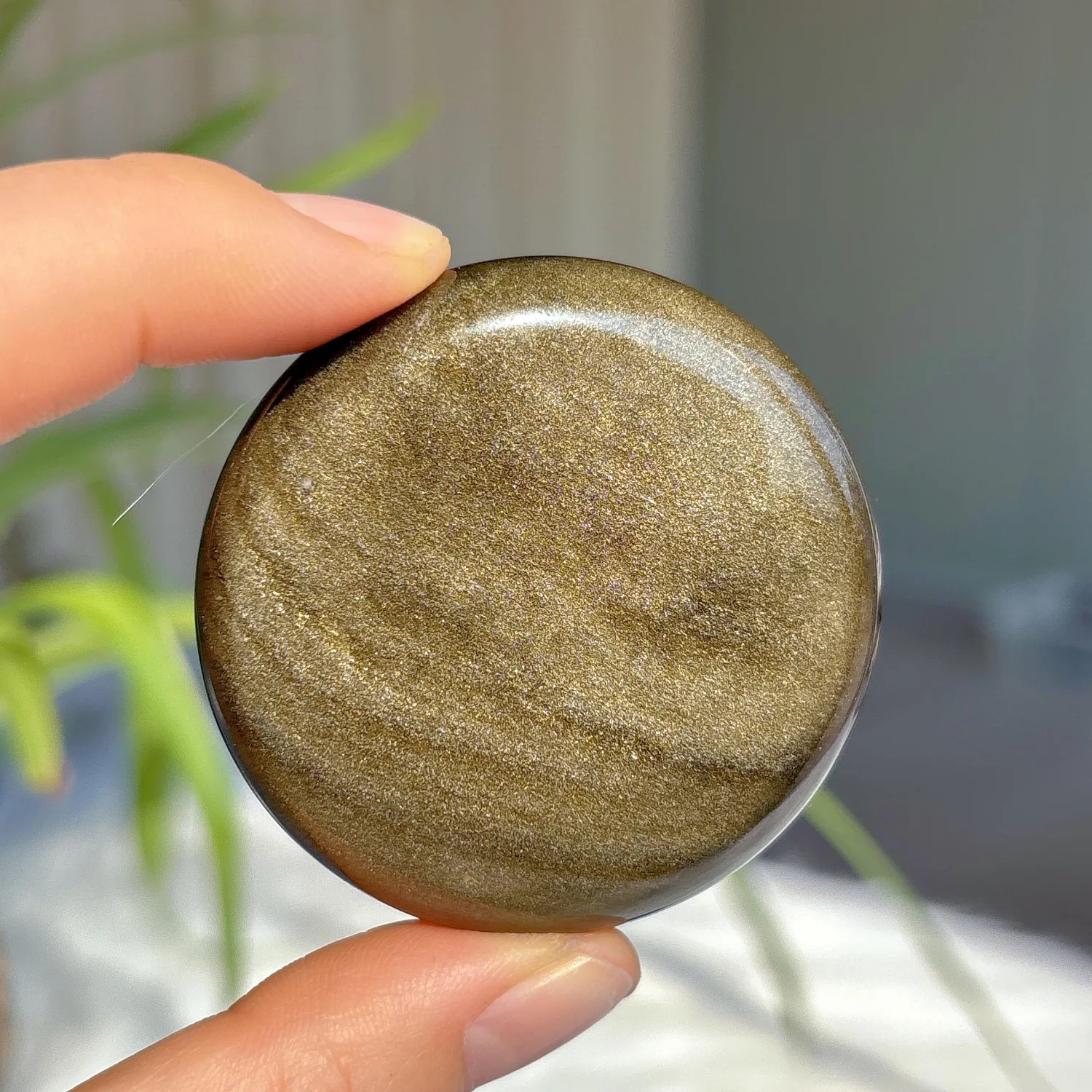 1pc Golden Obsidian Palm Stone - Round Polished Worry Stone with Black & Golden Veins, Home Decor, Collector's Display