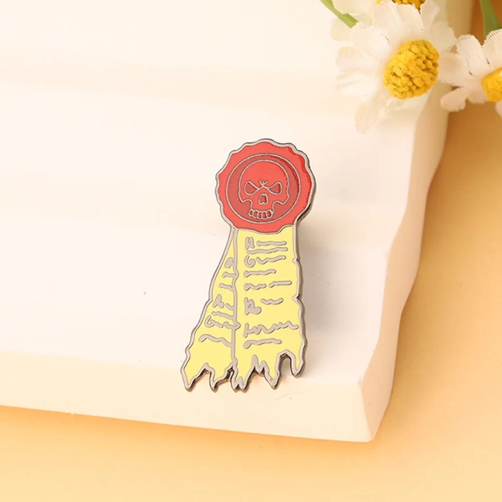 40K-Game Peripheral Enamel Brooches Pure Mark Skull Lapel Pin Player Fans Gift Accessories Badge