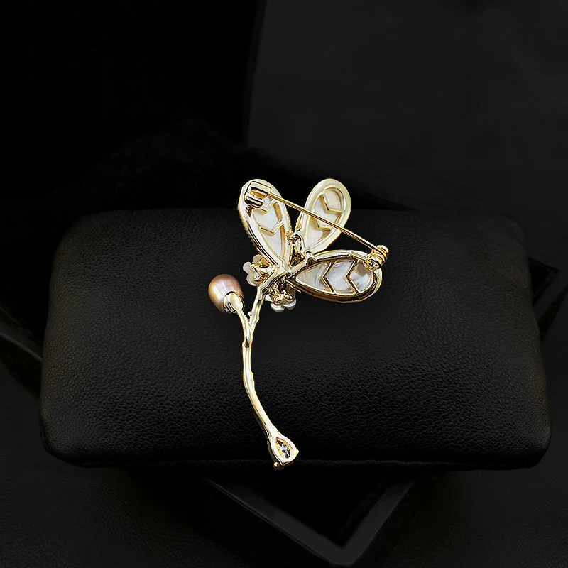Vintage White Natural Abalone Shell Flower Brooch with Pearl Cubic Zirconia Elegant Classic Chinese Style Jewelry Gift for Women