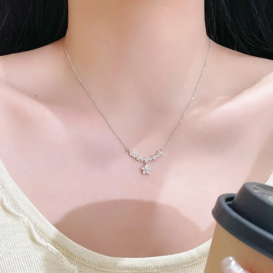 

White K-color full diamond star necklace, female niche design, high-end feeling, collarbone chain ins, simple and cool style mat