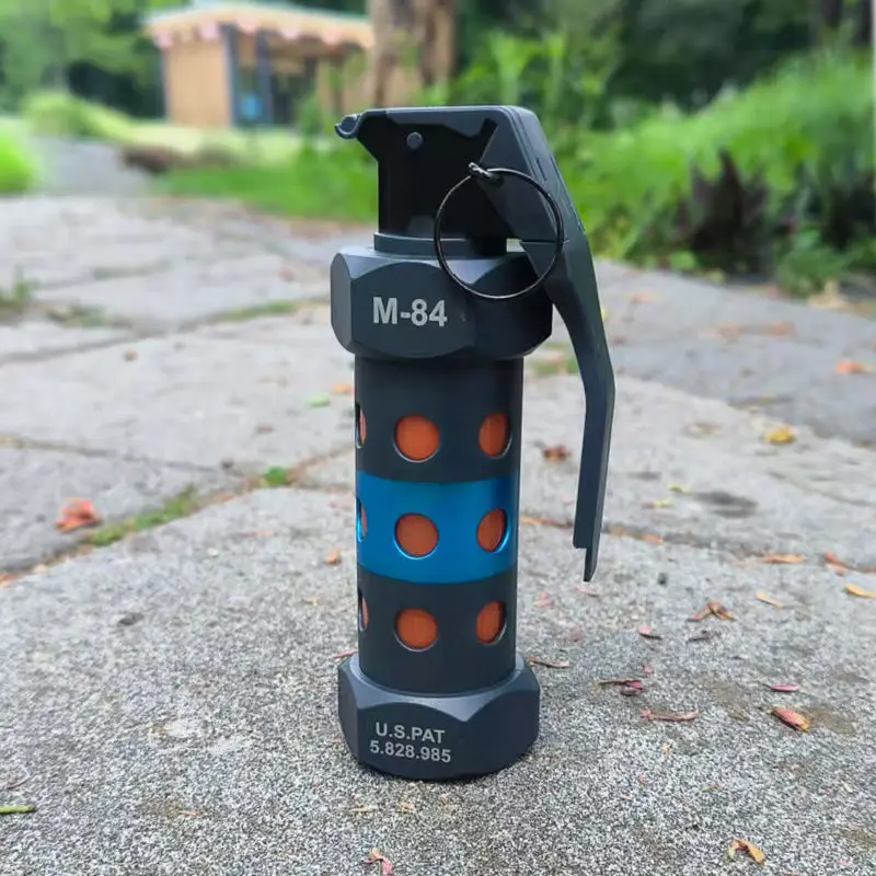 Outdoor-Campinglampe Taktische M84 Granaten-Dummy Überlebens-Stroboskop-LED-Lampen Imitationsmodell Cosplay-Requisiten Militärische Ausrüstung