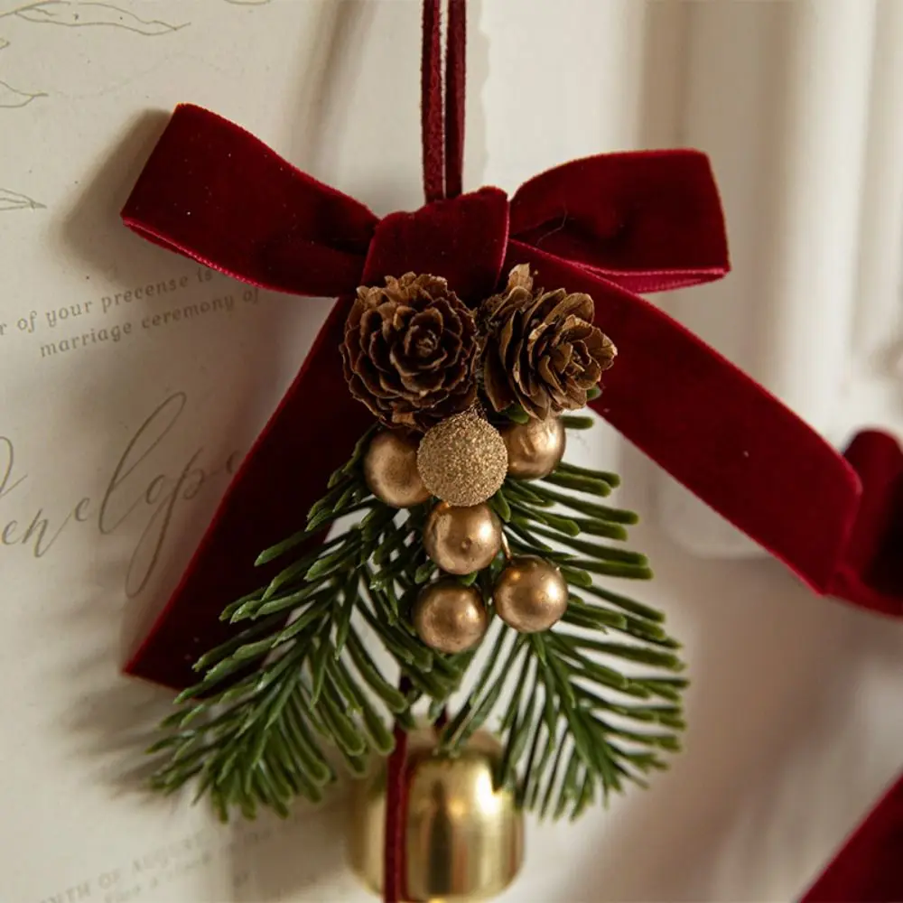 Nuevo colgante de lazo de terciopelo rojo de Navidad, suministros de decoración de tela, adorno colgante de árbol, campana de cono de pino, colgantes de campana pequeños dorados