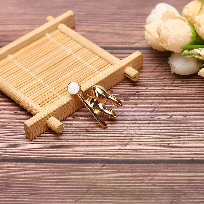 Классическая-модная-брошь-в-форме-золотого-зуба-булавка-для-рюкзака-с-лацканами-значок-ювелирное-изделие-подарок