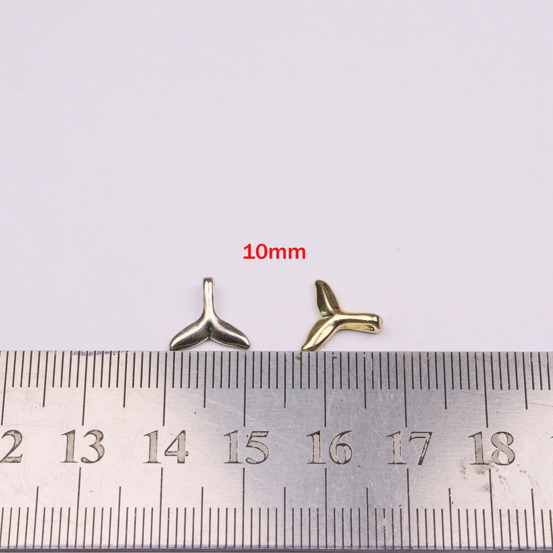 Eruifa 20pcs 10mm Pretty Mini Mermaid Tail  Zinc Alloy Charms Pendant Jewelry DIY Handmade 2 Colors