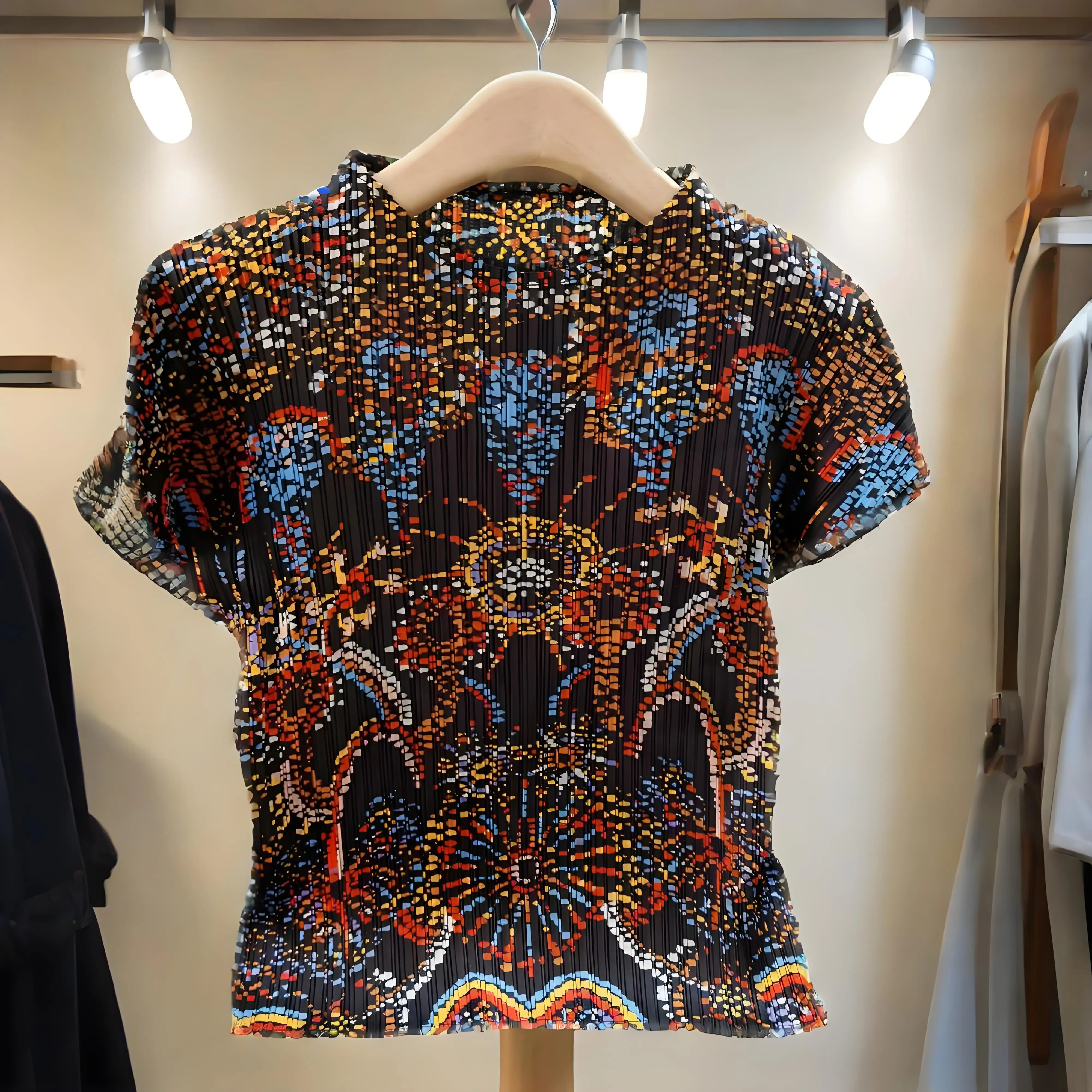 

Miyake Pleated Summer 2025 Niche Ethnic Style Retro Printing T-shirt Female Simple Casual Versatile Foreign Short-sleeved Blouse