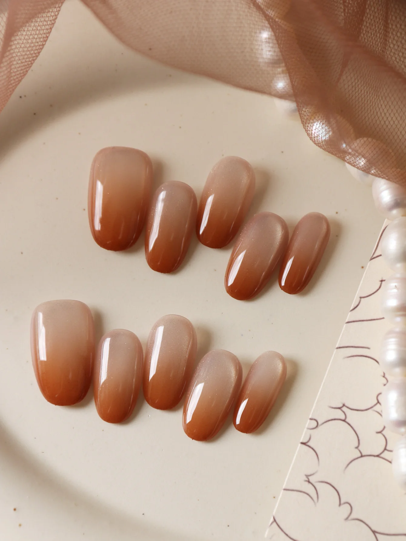 10 قطع اضغط على الأظافر قصيرة بنية حمراء هالة أكريليك اضغط على الأظافر الأظافر المزيفة تتضمن 1 ورقة علامات تبويب لاصقة و1 قطعة ملف صغير