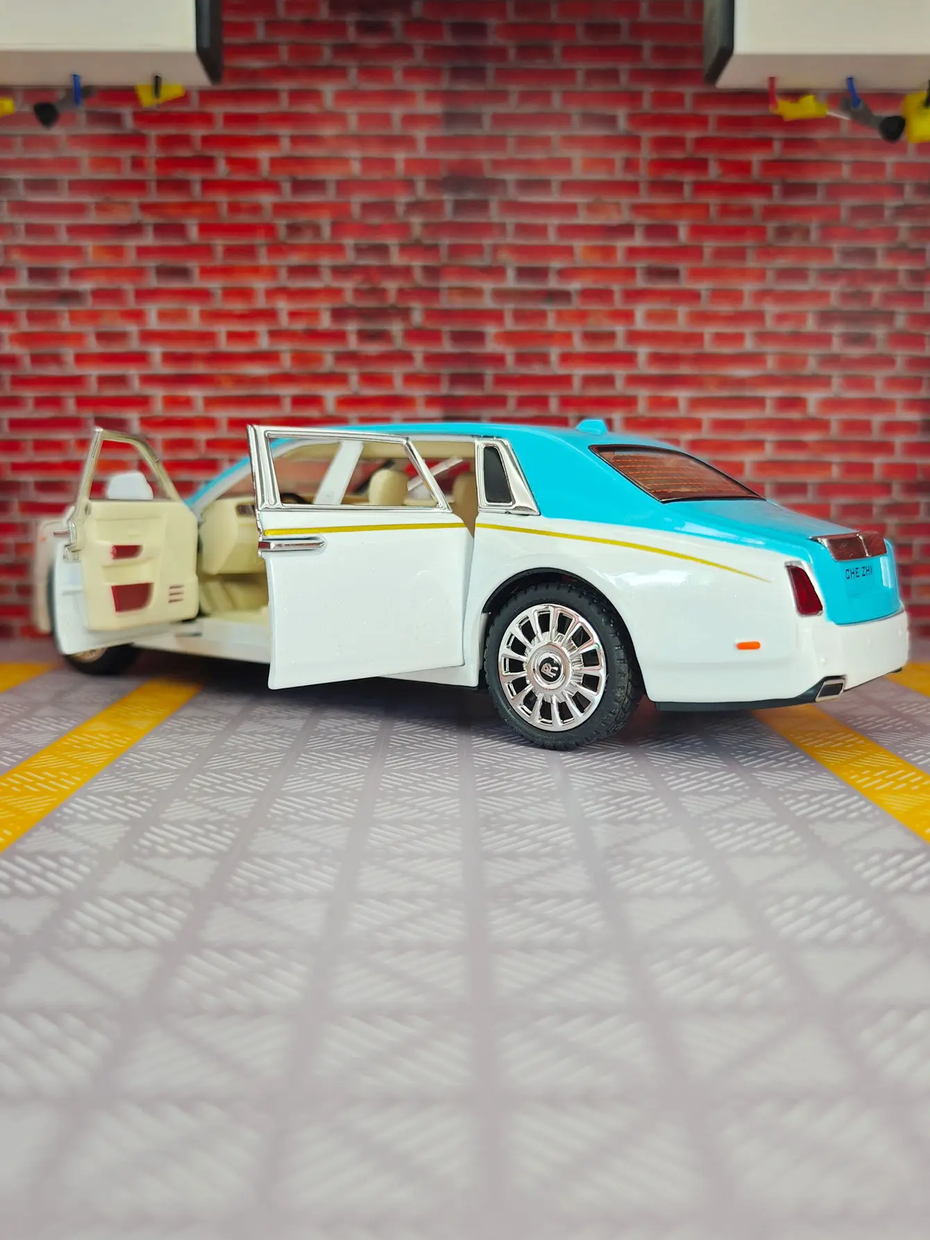 1:24 Rolls-Royce Phantom coche de lujo modelo de coche de aleación cielo estrellado top acústico-óptico extraíble adornos de coche de juguete