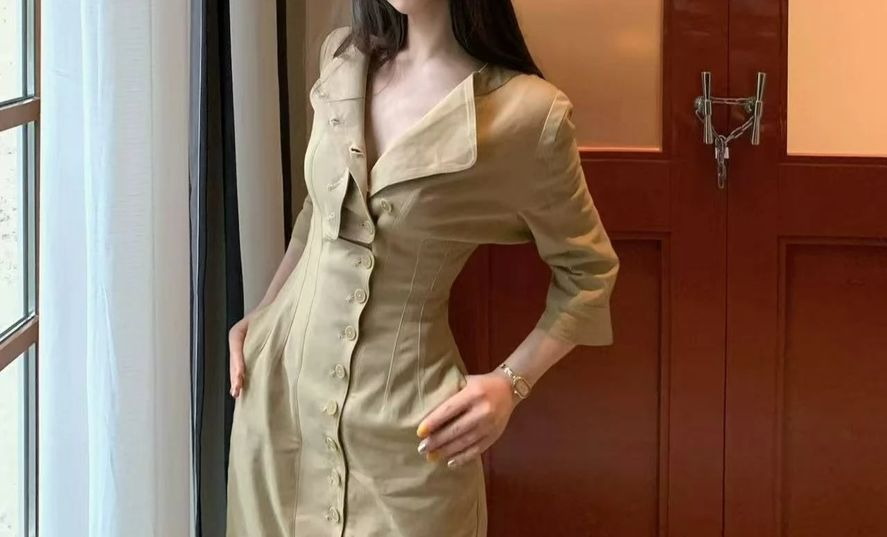 

Retro Khaki Lapel Dress Women's Autumn 2026 New Single-breasted Design Waist and Thin Medium and Long Skirt
