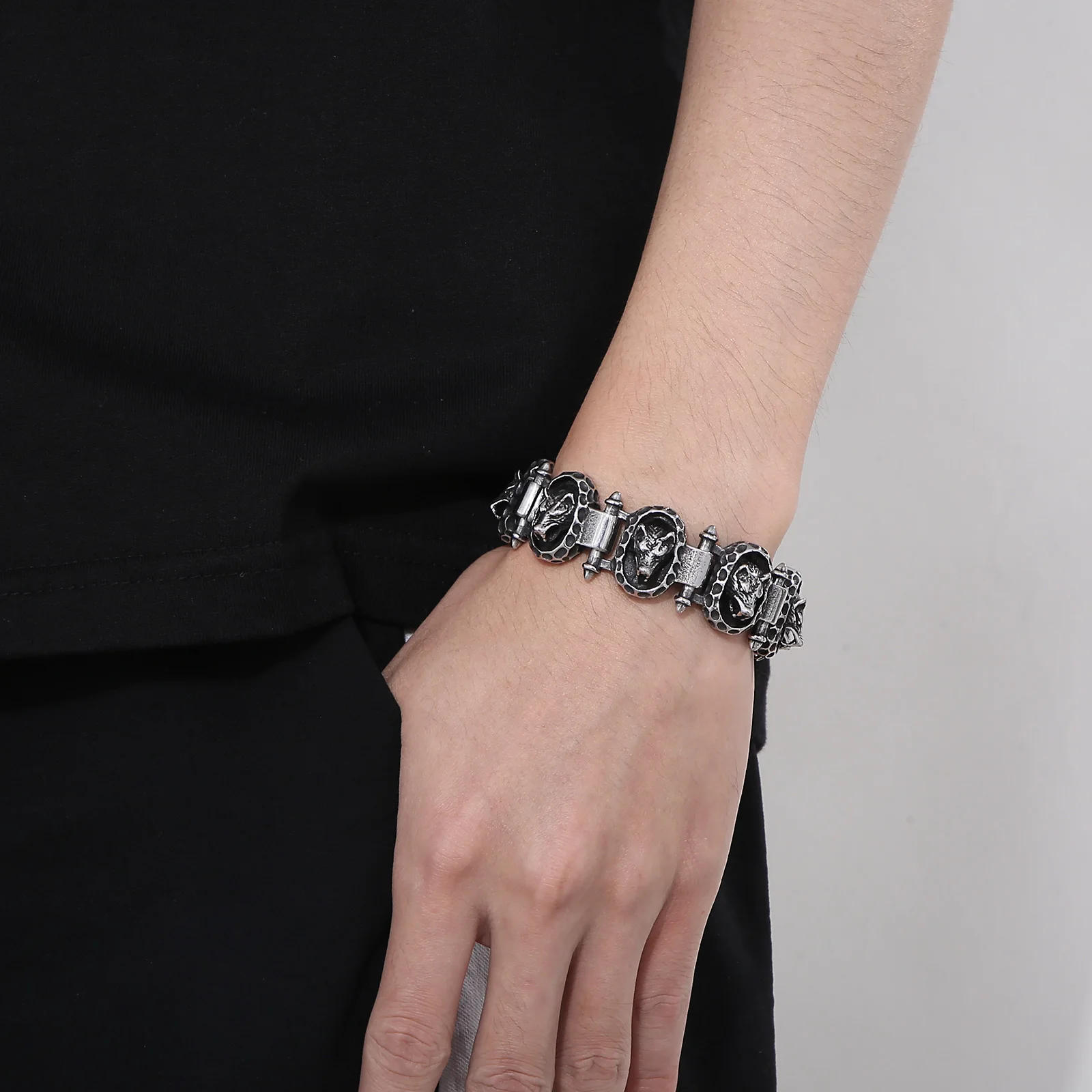 Vintage Wolf Head Chain Man Bracelet Men Stainless Steel Gothic Bikers Bracelets for Celtic Pagan Punk Jewelry