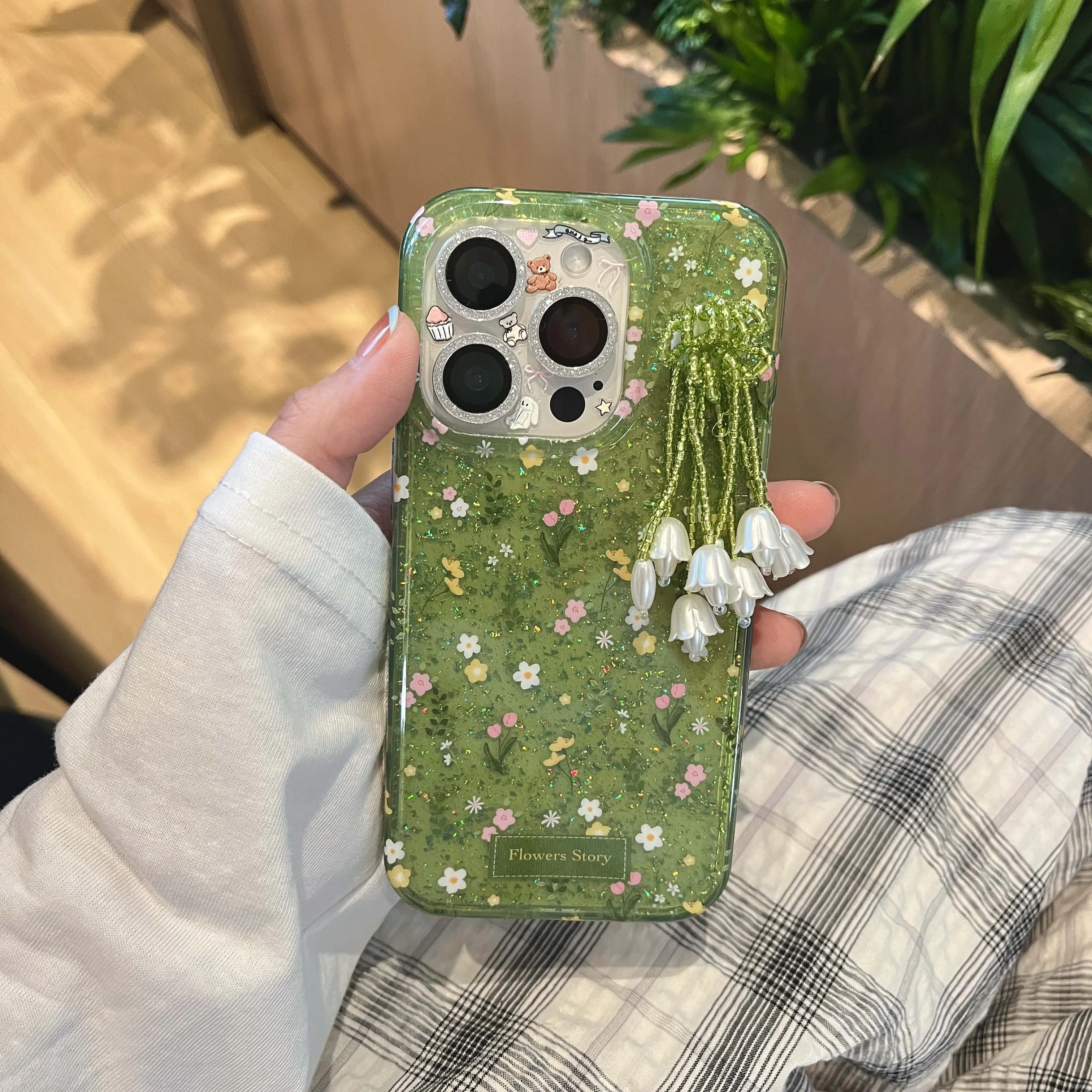 Ins tassel flower pendant green glitter shiny phone case for iphone 13 14 pro max 15 16 promax cool back cover view 4