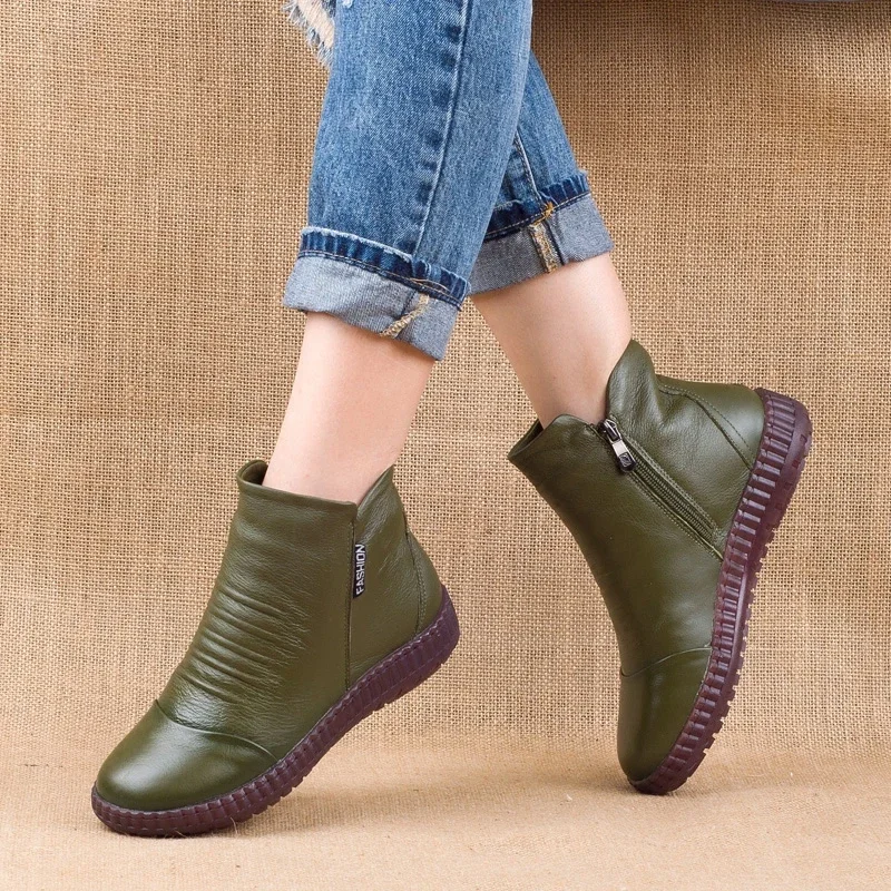 2023 Fashion Winter Plus Velvet Leather Shoes Women Boots Round Head Thick Bottom Waterproof Leather Women Boots Sneakers