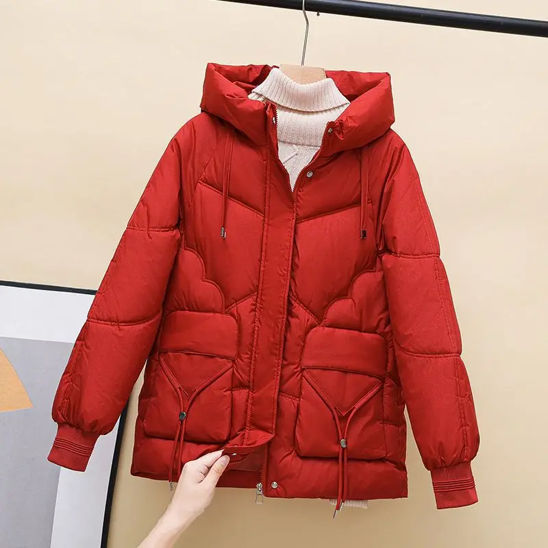 معطف شتوي قصير مع غطاء محرك السيارة من ألياف البوليستر المتلألئة بقصة عادية وسحاب للإغلاق سترة نسائية قطنية لامعة جديدة سميكة