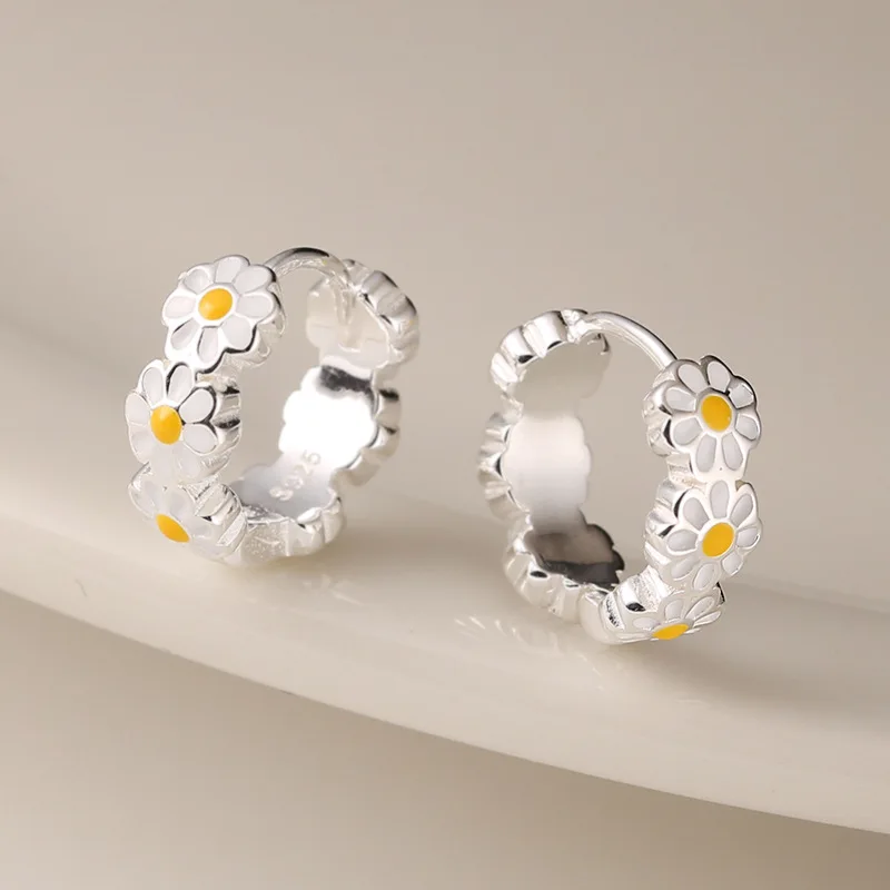 New Korean Daisy Flower Hoop Earrings For Women Fashion Simple Sunflower Cuff Earring Girl Party Engagement Wedding Jewelry