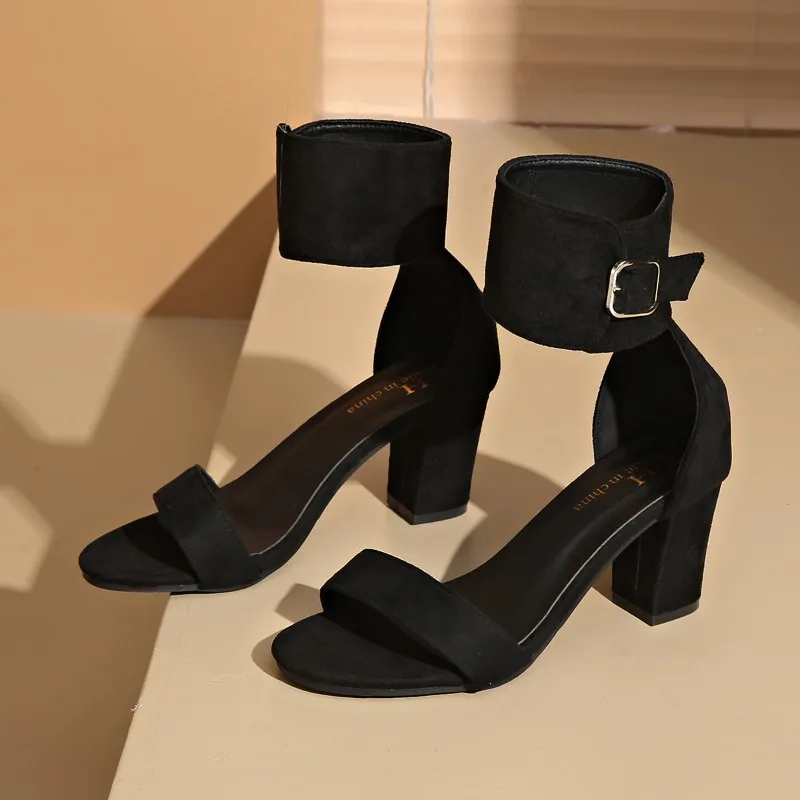 2025 New Open Toe Buckle Strap Design Square High Heels Sandals Women Fashion Round Head Sandals Size