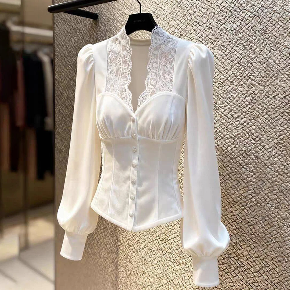 

High-end petty bourgeoisie, small top, great-looking, high-end pinching waist lace splicing, white velvet shirt winter