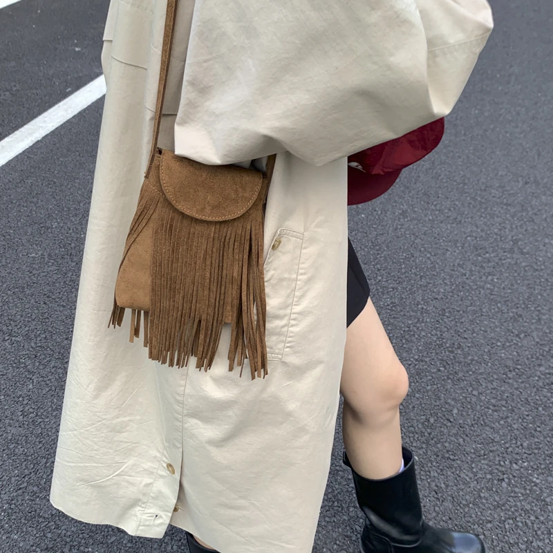 

Retro Women's Shoulder Bags Tassel Decoration Versatile 2025 New Solid Colors Suede Sewing Thread Hot Sale Crossbody Bags