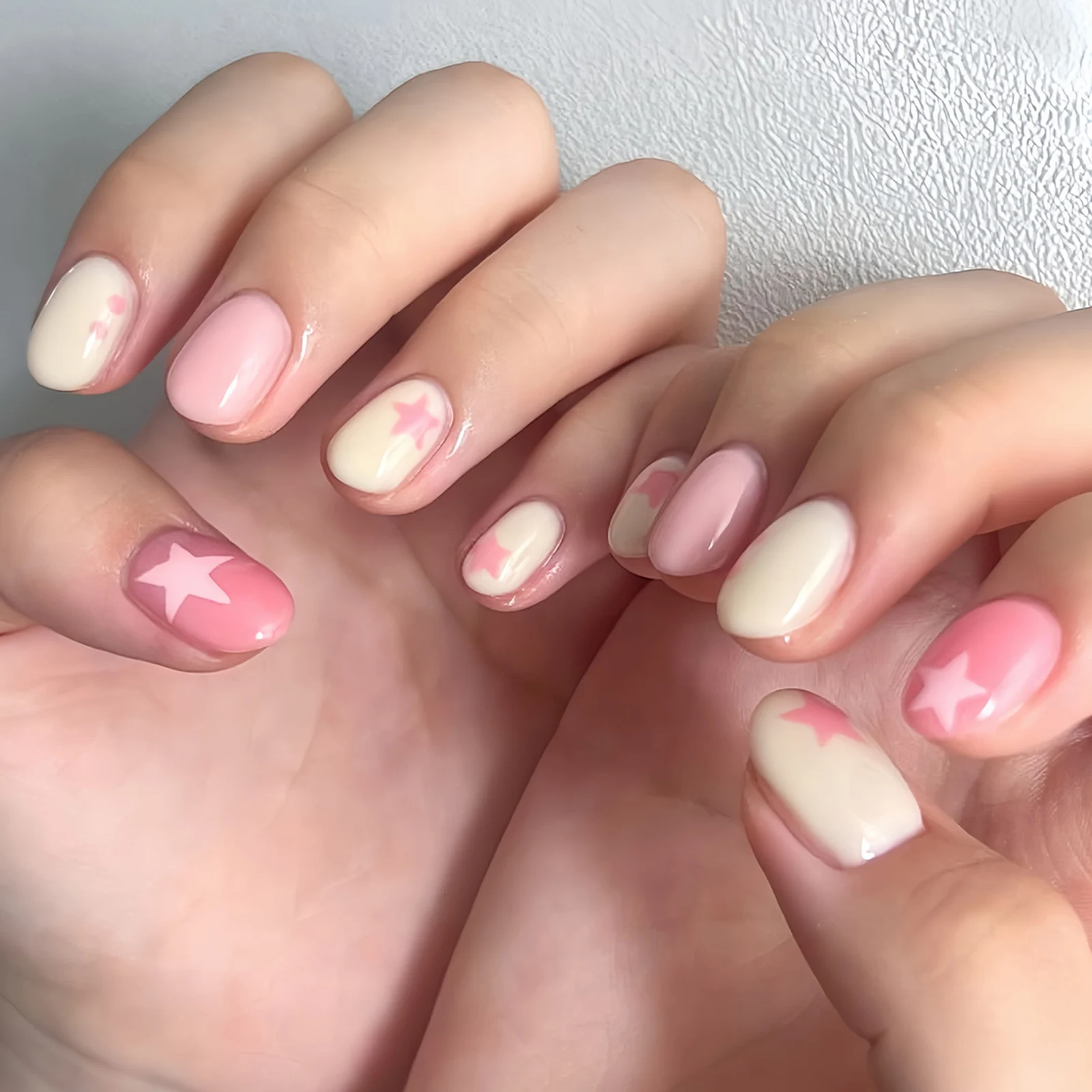 24 stuks donkerbruine kunstnagels herfst en winter Y2K ster druk op nagels kort vierkant effen kleur volledige dekking nepnagels tips