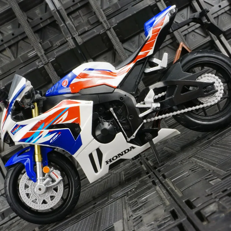 

Модель мотоцикла Honda CBR1000RR-R в масштабе 1:12, имитация, из сплава, с рулевым управлением и амортизаторами, настольная, с богатой детализацией