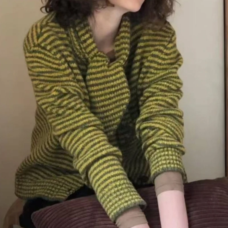 

Элегантный темперамент, вязаный шарф-кардиган, комплект из двух предметов, новинка осени/зимы 2025 года, иностранный свитер для девочек, уменьшающий возраст