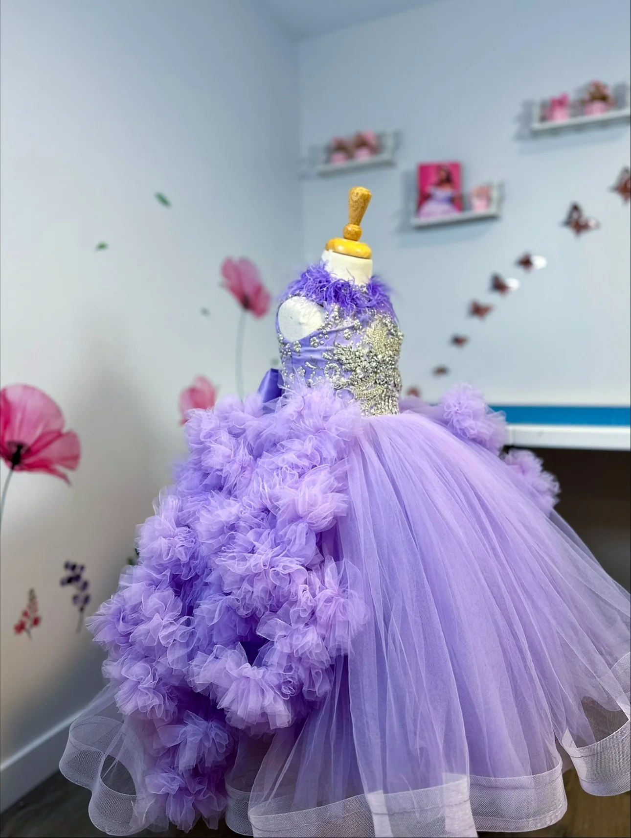 高級ラベンダーガールズバースデードレスフリルフェザーフラワーガールドレス結婚式用ベビーガールの写真撮影用ガウン