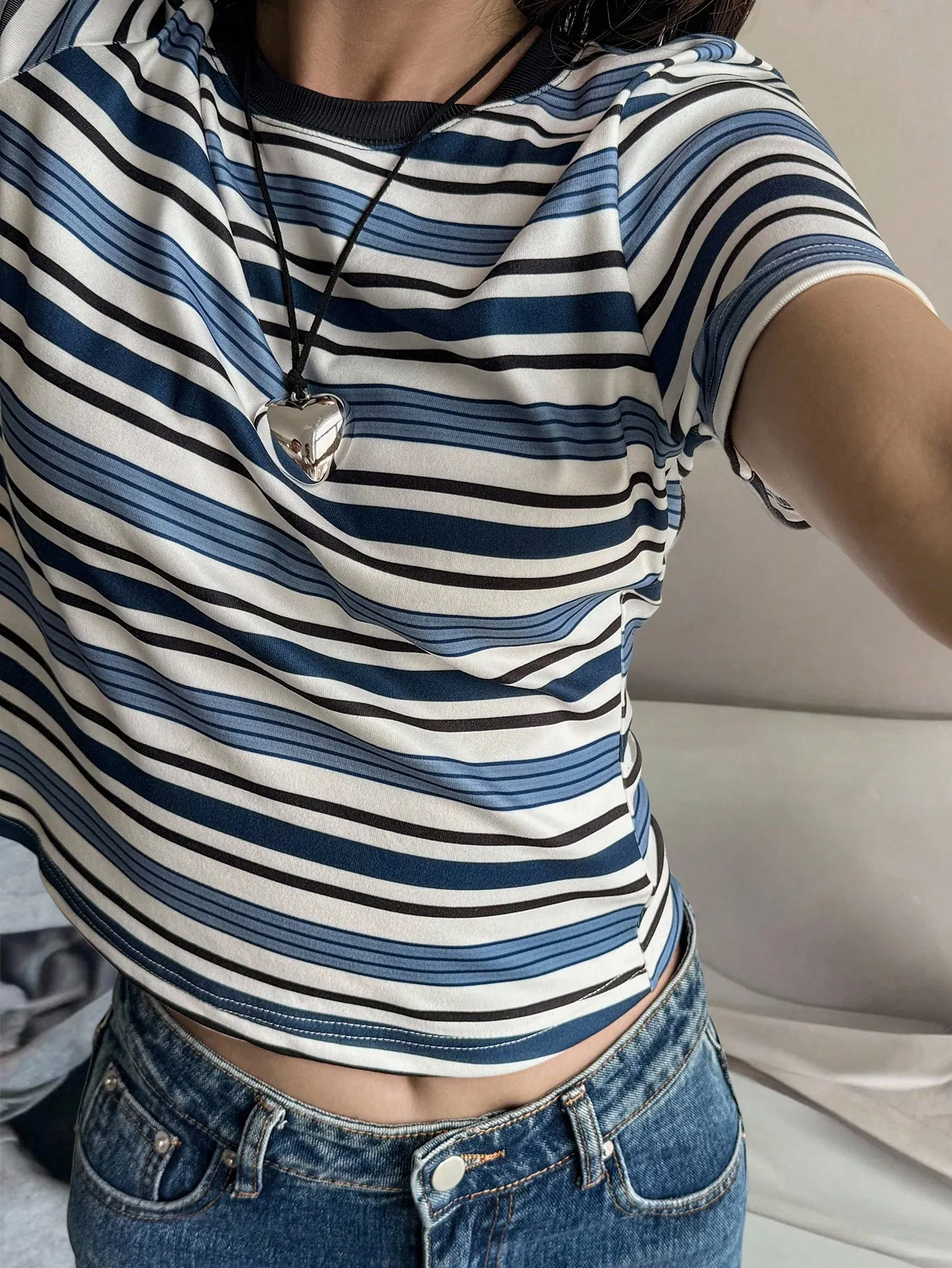 

Women's Striped Cropped Short Sleeve Round Neck T-Shirt, Casual Lightweight Top