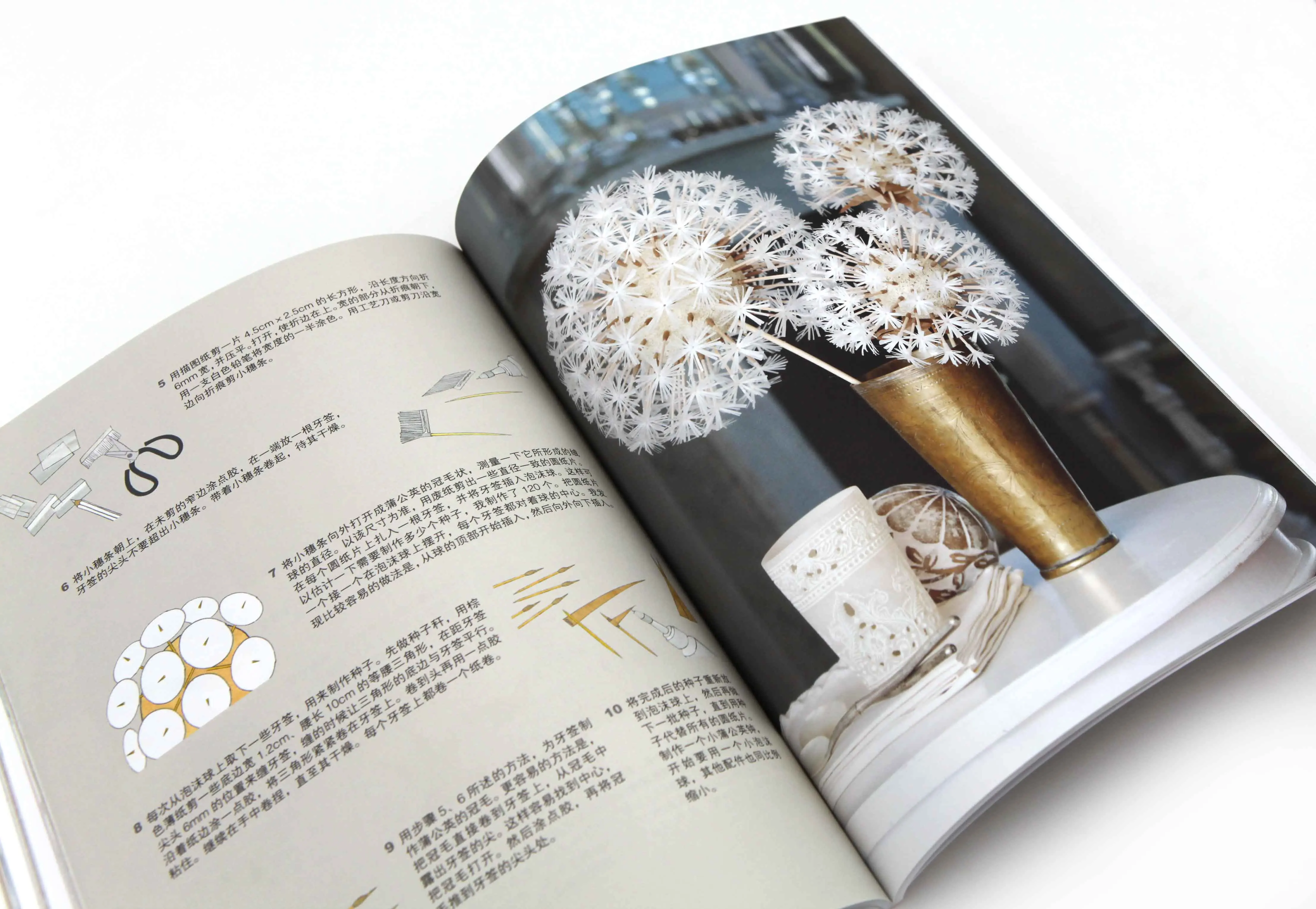 初心者向けペーパーフラワークラフトブック：家の装飾、ギフト、パーティーデコレーションのためのステップバイステップDIYチュートリアル