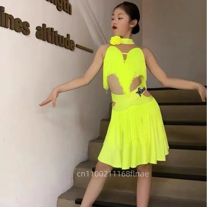 

Новая высококачественная одежда для латинских танцев с кисточками и разделенным дизайном для девочек, профессиональный костюм для выступлений в латинских танцах, конкурс