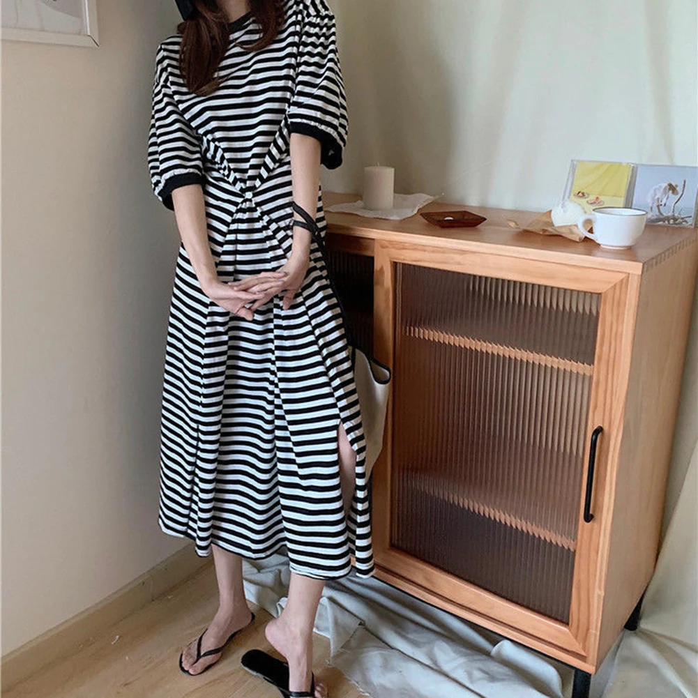 เสื้อยืดลายทางแขนสั้นลำลองสำหรับผู้หญิงช่วงฤดูร้อน ทรงหลวม กระโปรงแขนเสื้อ เสื้อคลุมด้านนอก เสื้อยืด ใยโพลีเอสเตอร์