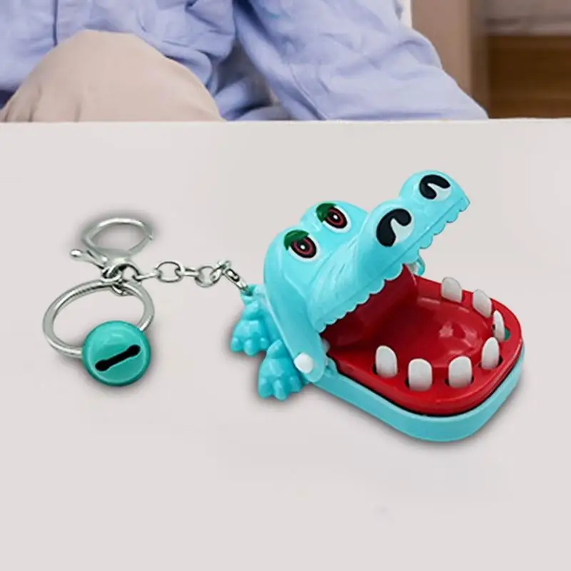 Porte-clés animal mordant le doigt pour filles, jouets interactifs, jouet crocodile à la main, gags intéressants, blague pratique