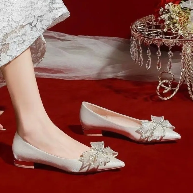 Fleur perle femmes talons hauts chaussures cristal luxe sandales élégant 2025 tendance nouveau été bout pointu chaussures femme pompes Zapatos