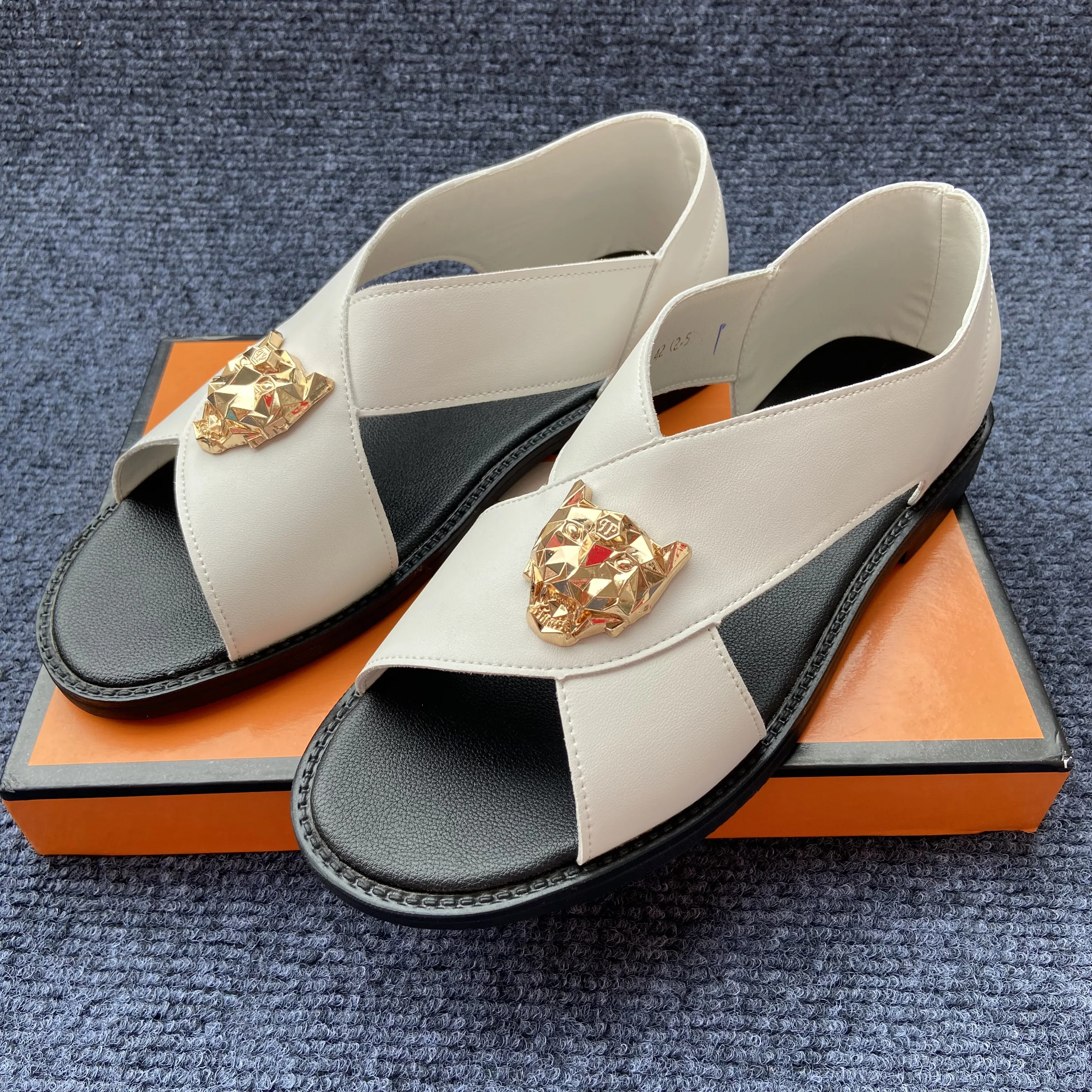 Sandalias de la marca Lion Head para hombre, sandalias formales para hombre, zapatos planos de cuero, zapatos de diseñador en blanco y negro, zapatillas originales para hombre