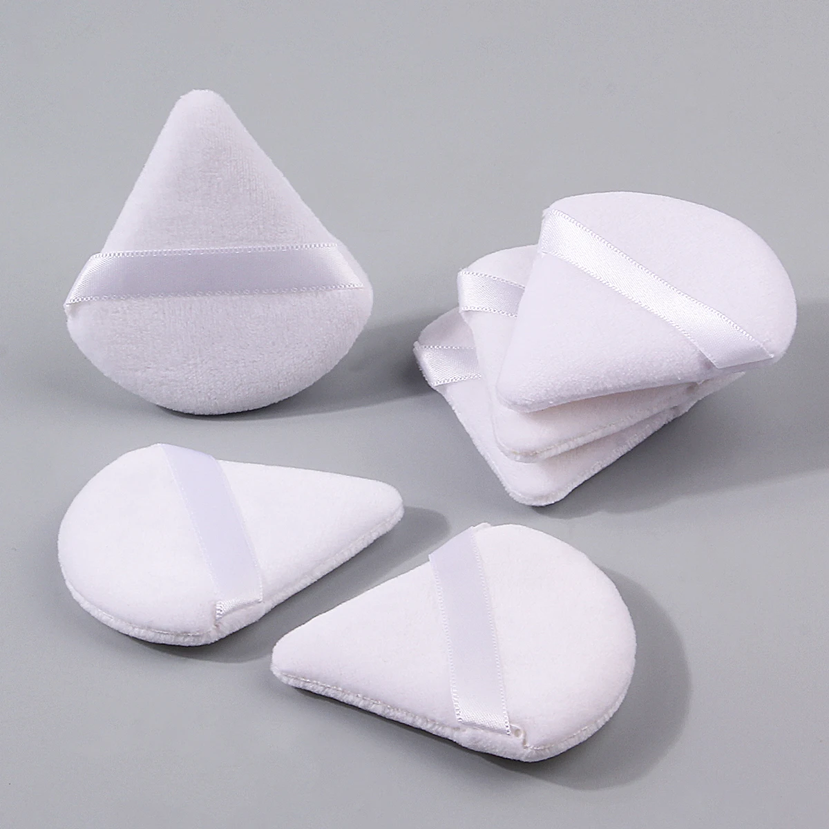 6 قطع من منتفخة البودرة البيضاء فائقة النعومة على شكل مروحة، منتفخة مسحوق مثلثة، إسفنجة مكياج محمولة جافة ورطبة مزدوجة الأغراض