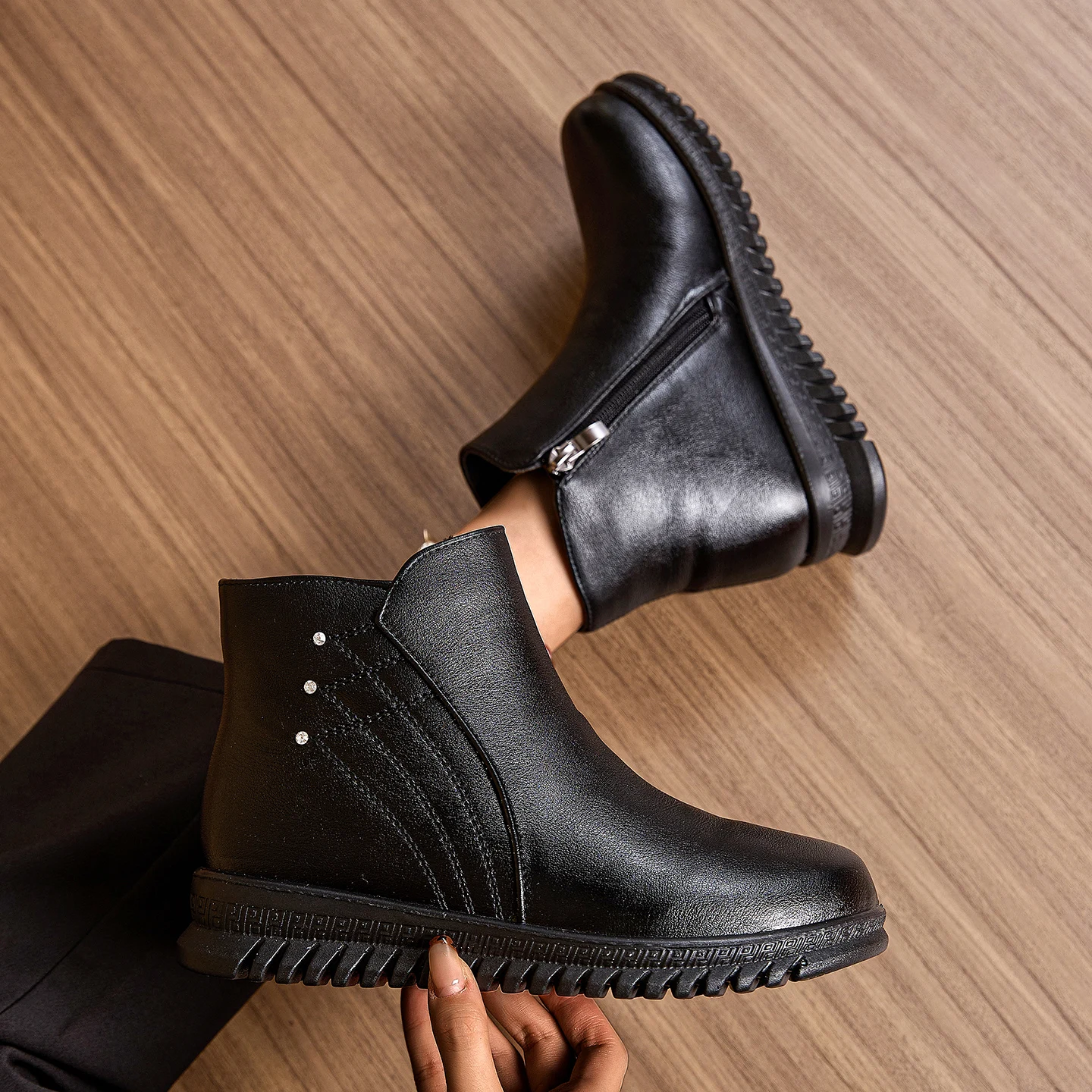 

2026 New Women's Casual Sneakers, Women's Boots, Fashionable, Trendy, Comfortable, Versatile